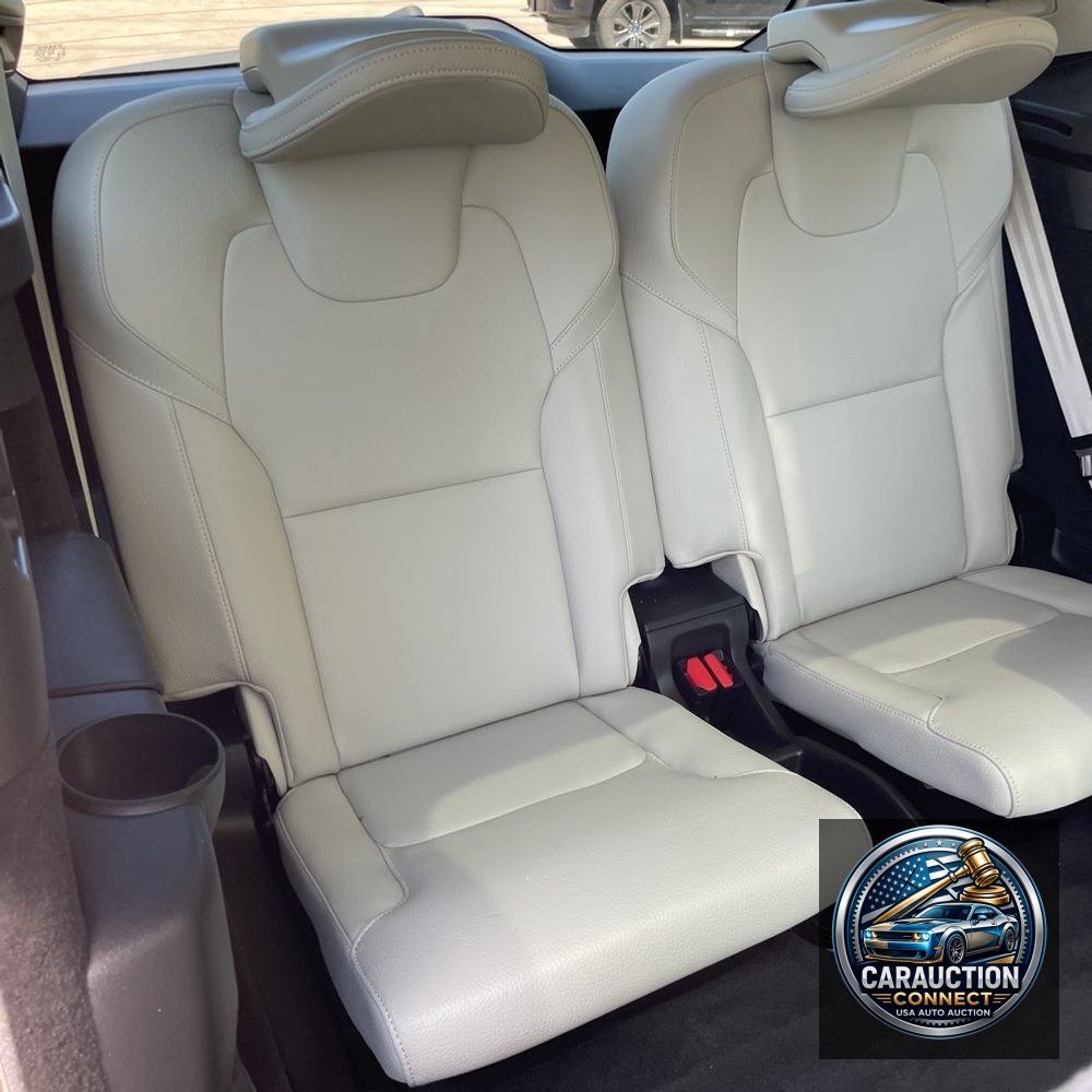 2023 Volvo XC90 T8 - Plus