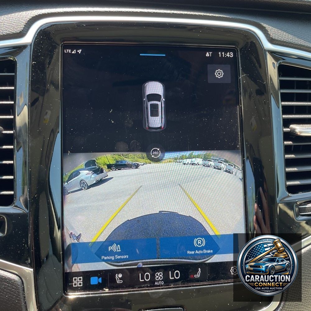 2023 Volvo XC90 T8 - Plus