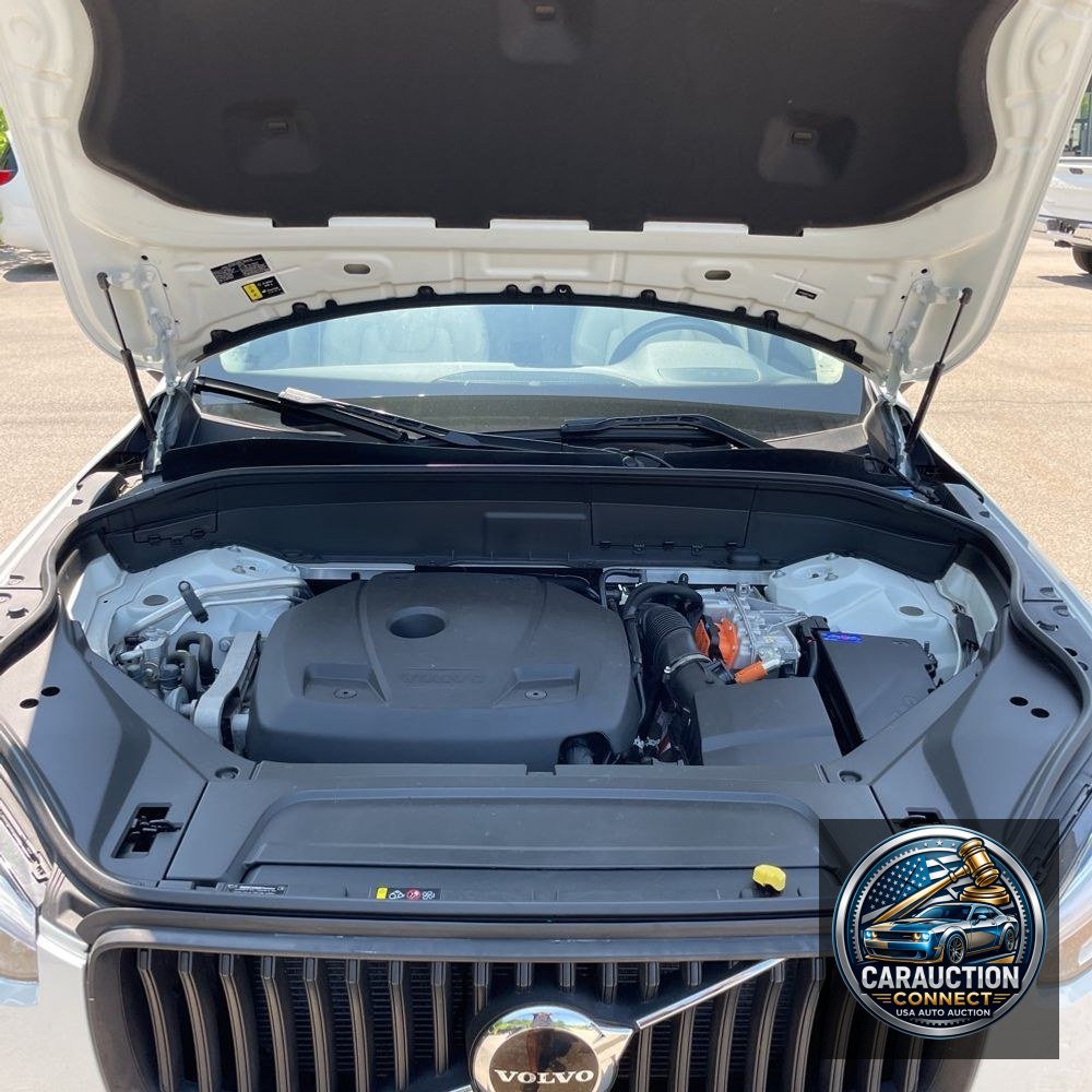 2023 Volvo XC90 T8 - Plus