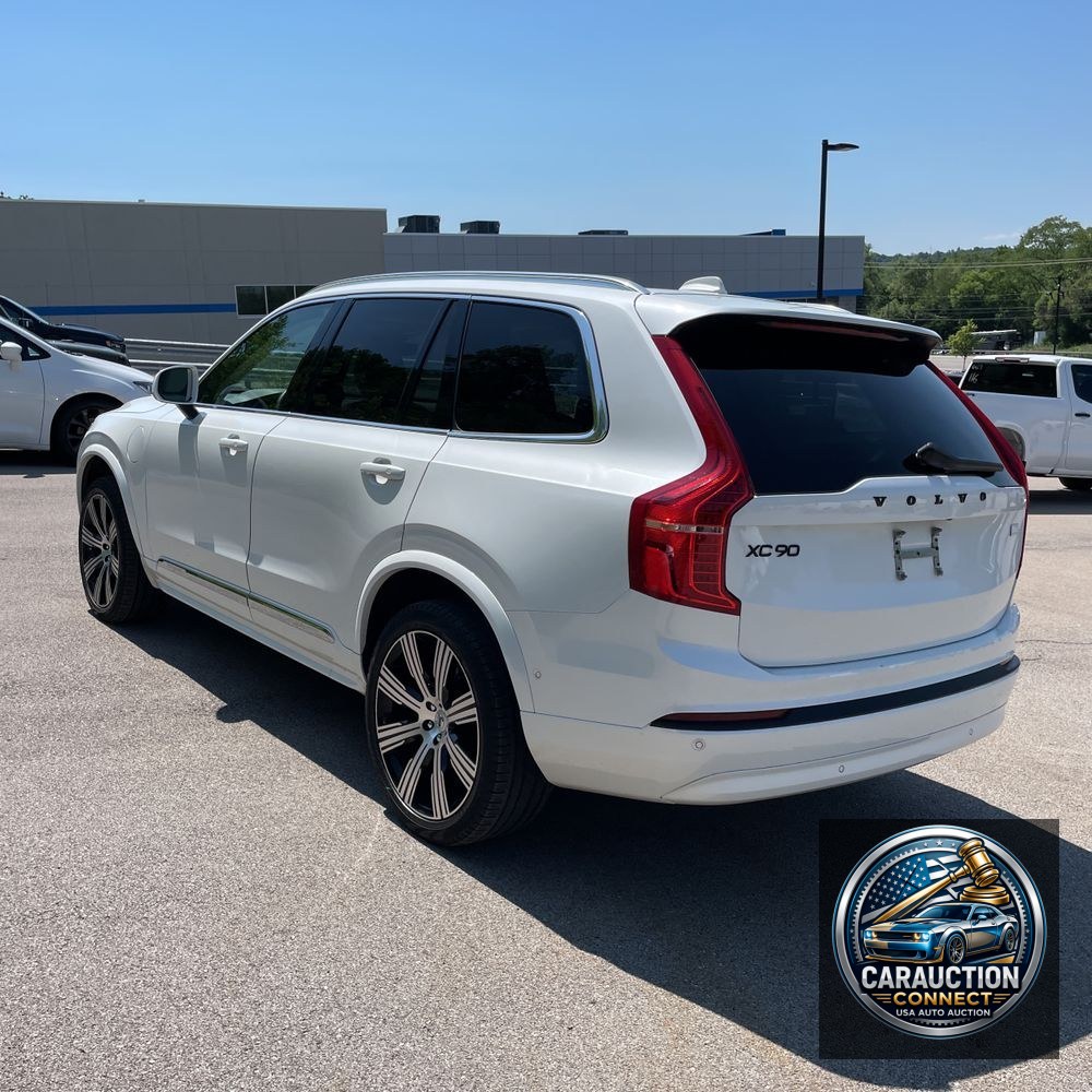 2023 Volvo XC90 T8 - Plus