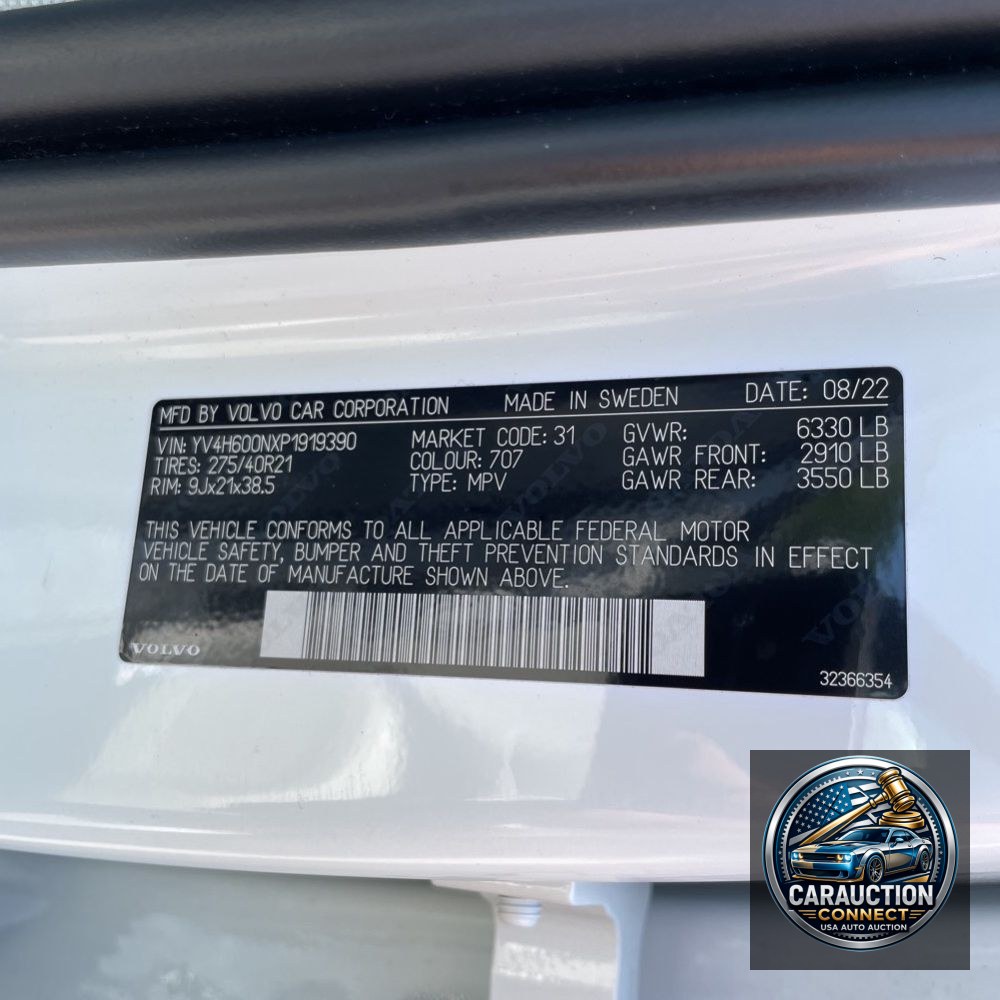 2023 Volvo XC90 T8 - Plus