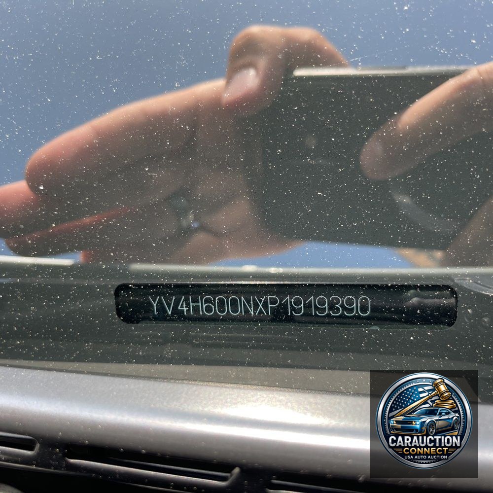 2023 Volvo XC90 T8 - Plus