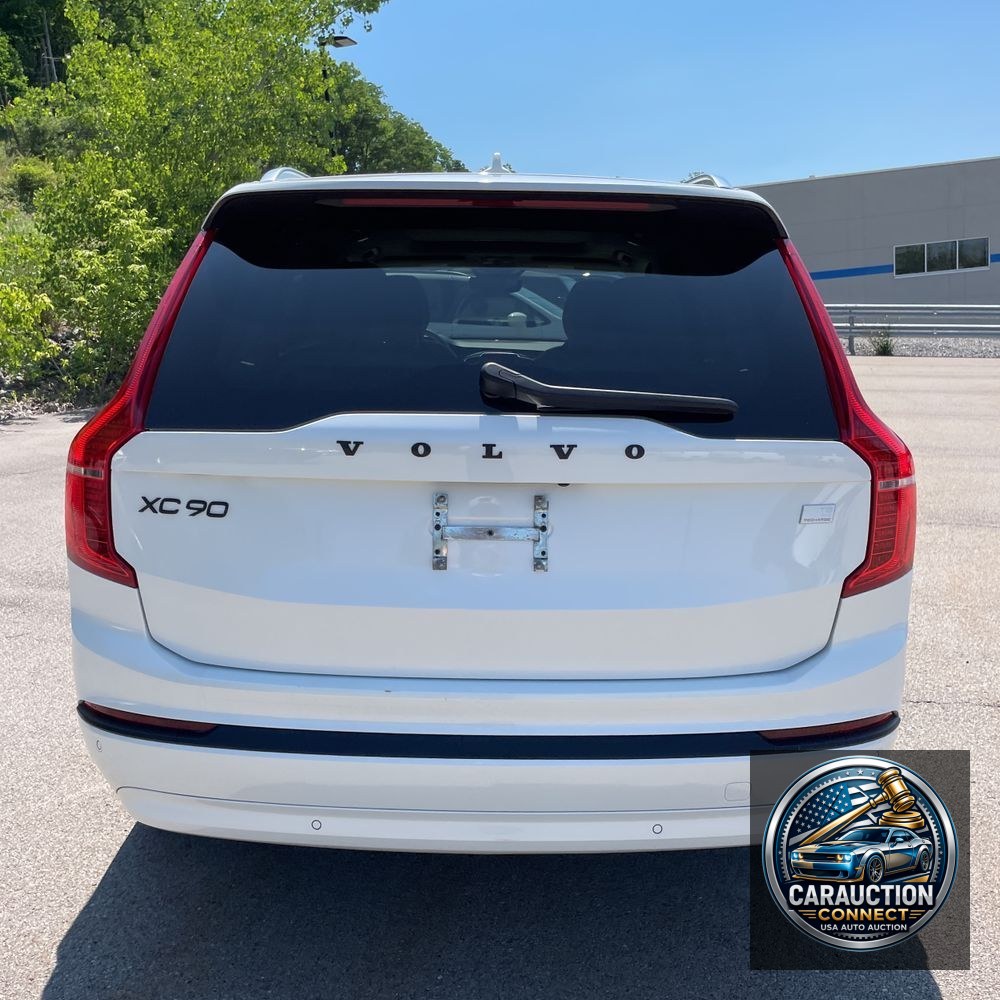 2023 Volvo XC90 T8 - Plus