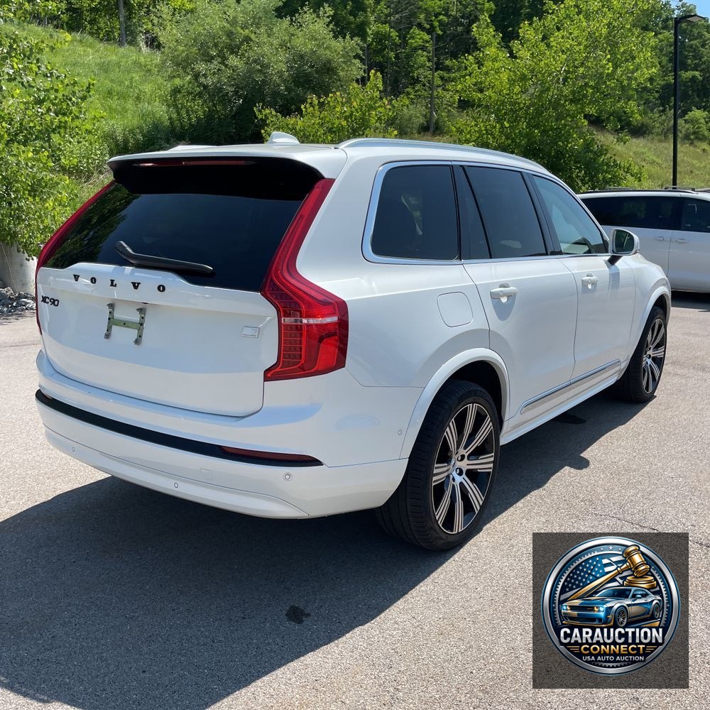 2023 Volvo XC90 T8 - Plus