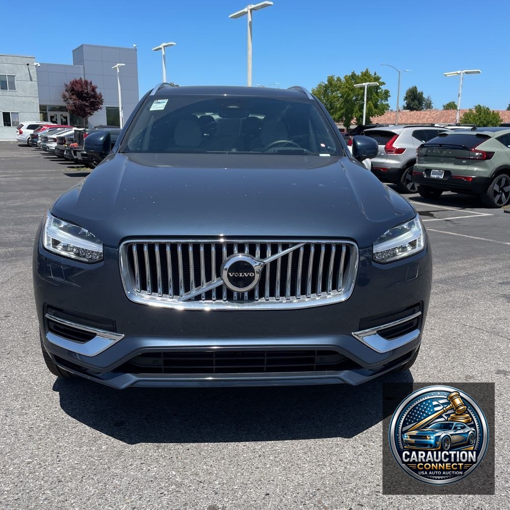 2023 Volvo XC90 T8 - Ultimate