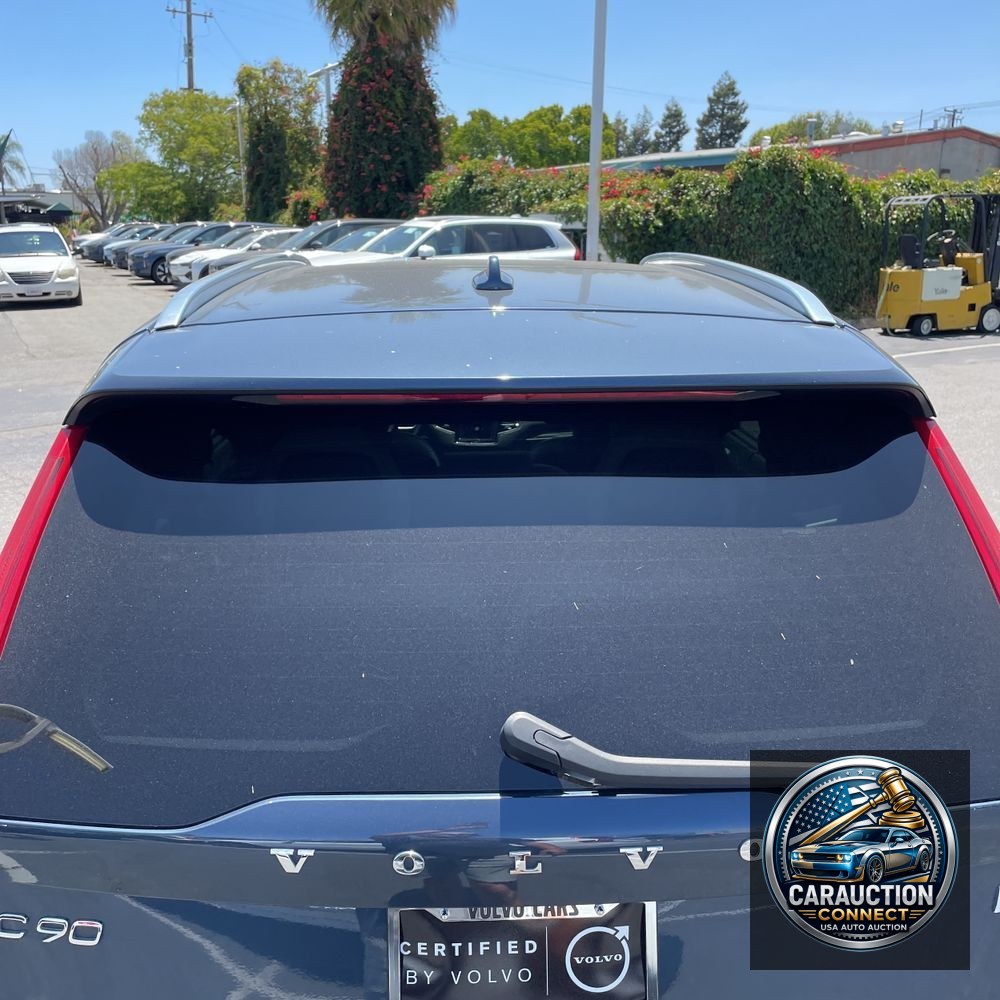 2023 Volvo XC90 T8 - Ultimate