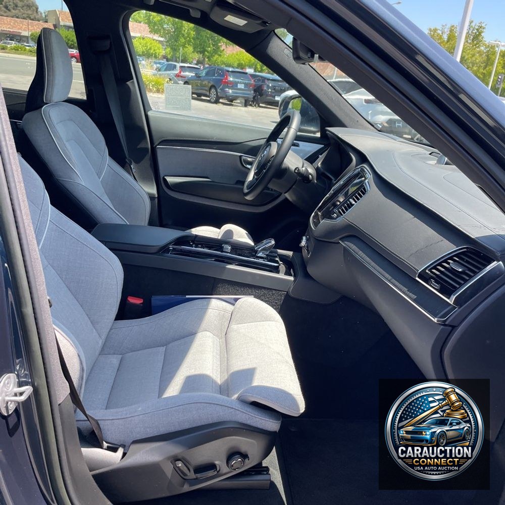 2023 Volvo XC90 T8 - Ultimate