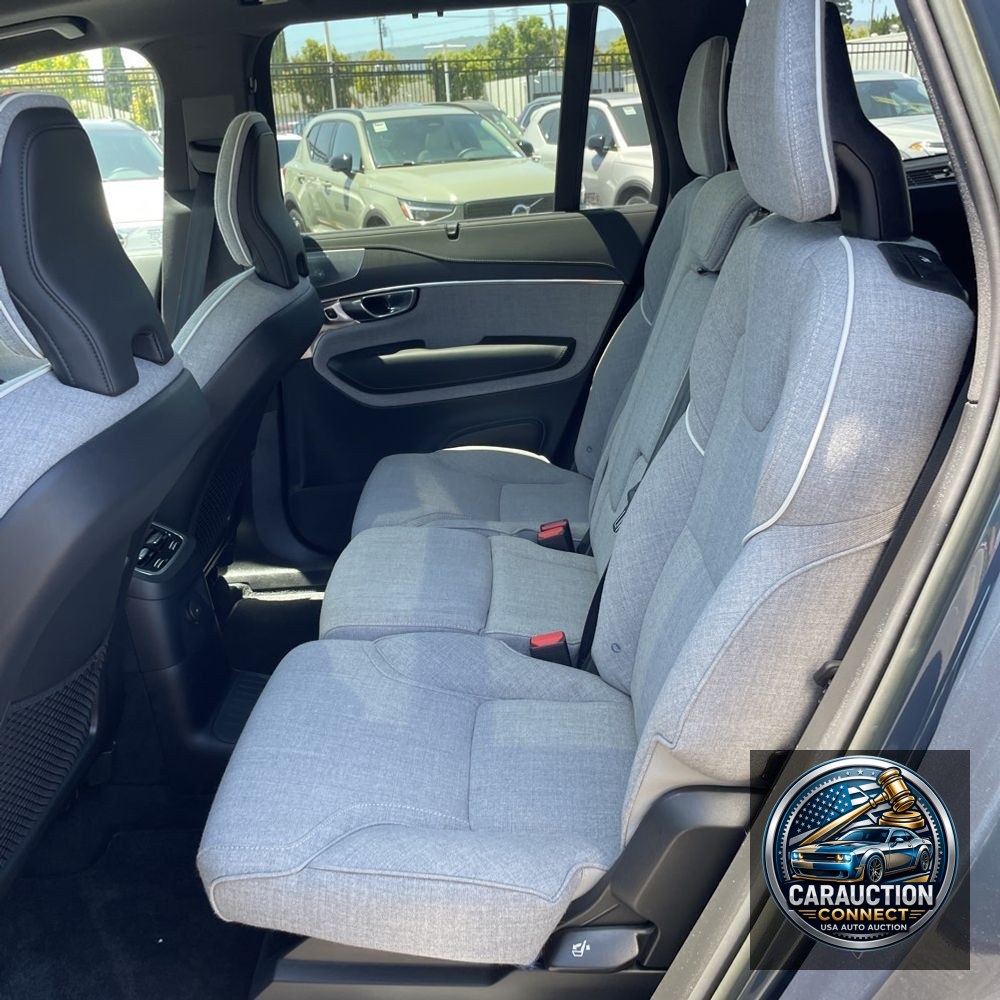2023 Volvo XC90 T8 - Ultimate