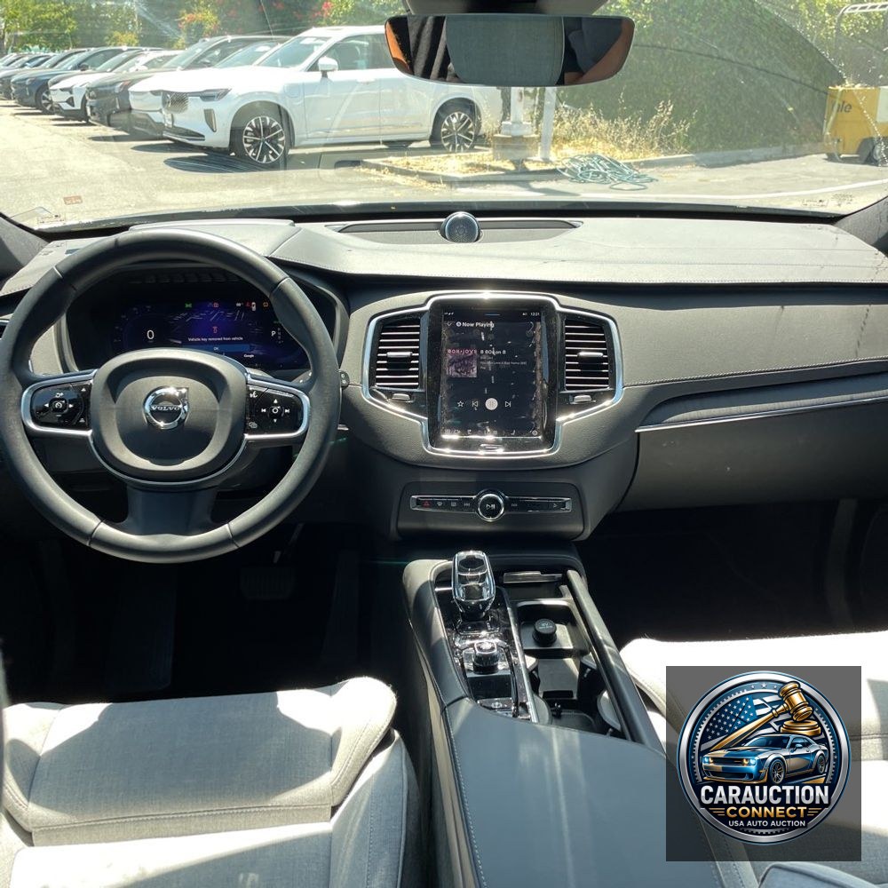2023 Volvo XC90 T8 - Ultimate