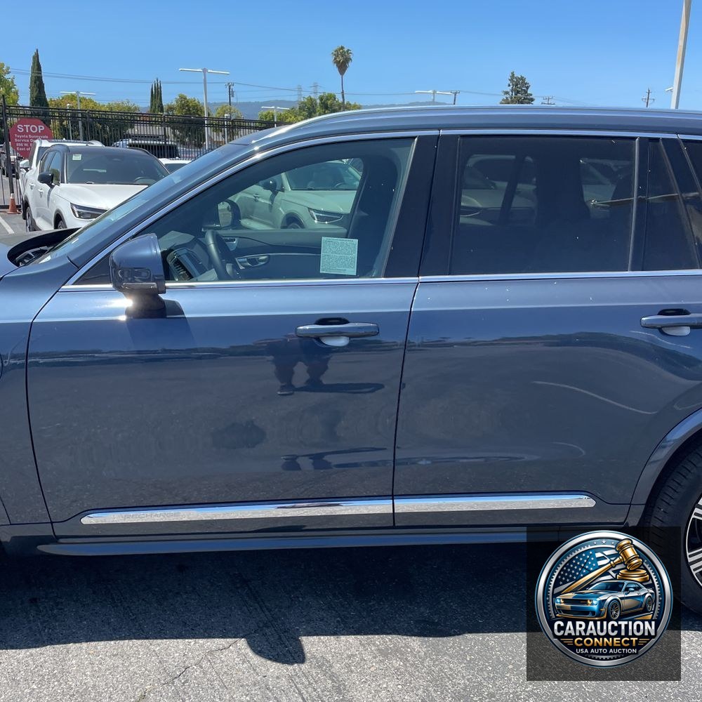 2023 Volvo XC90 T8 - Ultimate