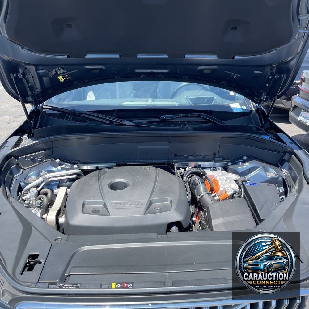 2023 Volvo XC90 T8 - Ultimate