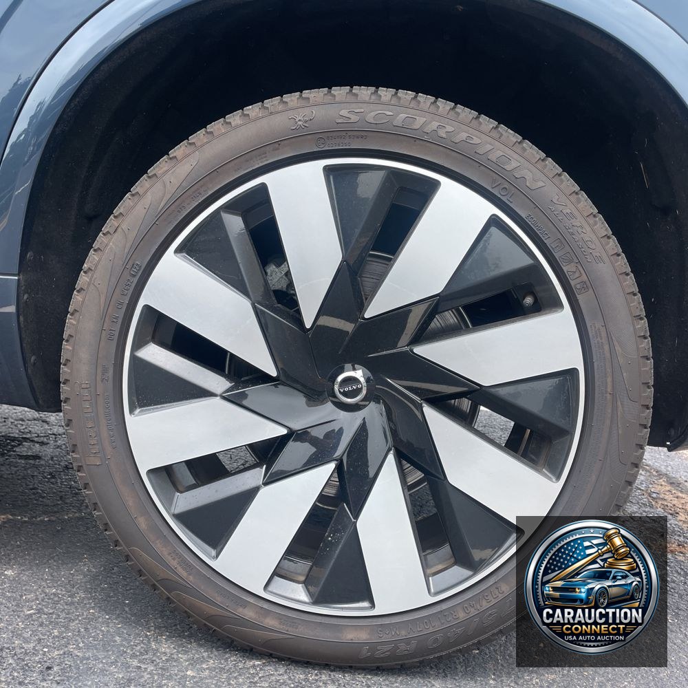 2023 Volvo XC90 T8 - Ultimate
