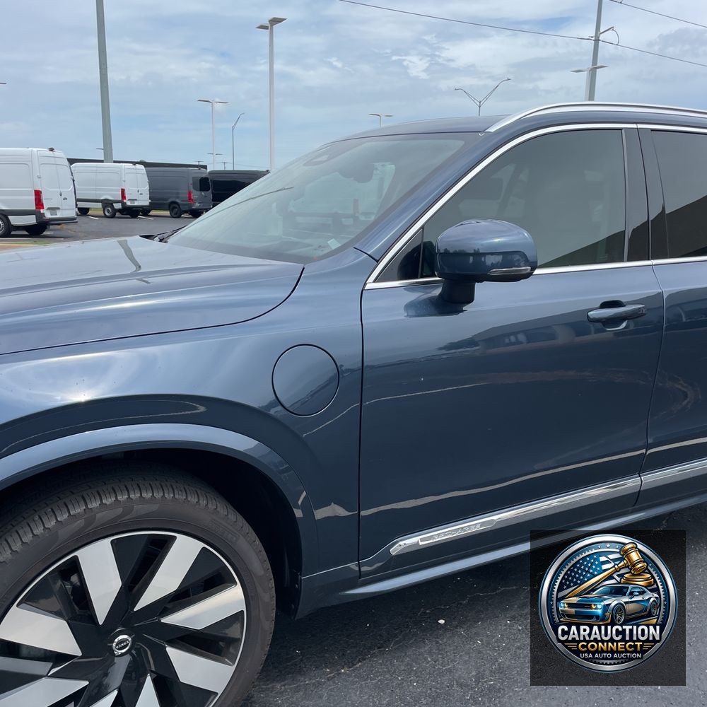 2023 Volvo XC90 T8 - Ultimate