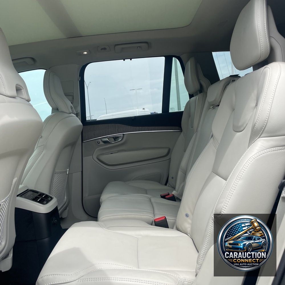 2023 Volvo XC90 T8 - Ultimate