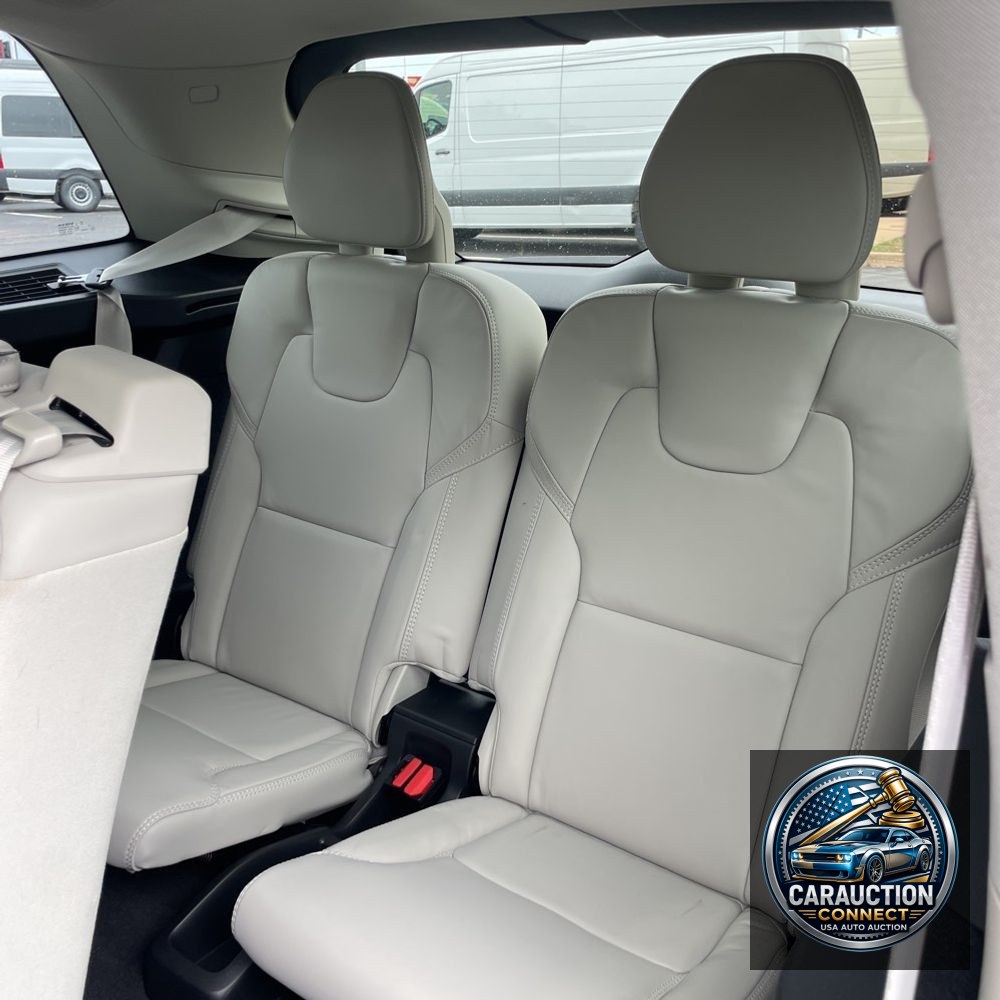 2023 Volvo XC90 T8 - Ultimate
