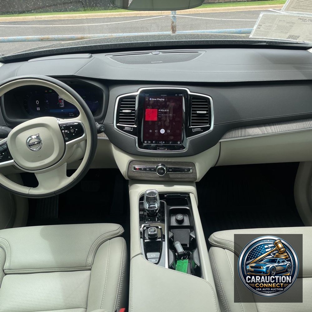 2023 Volvo XC90 T8 - Ultimate