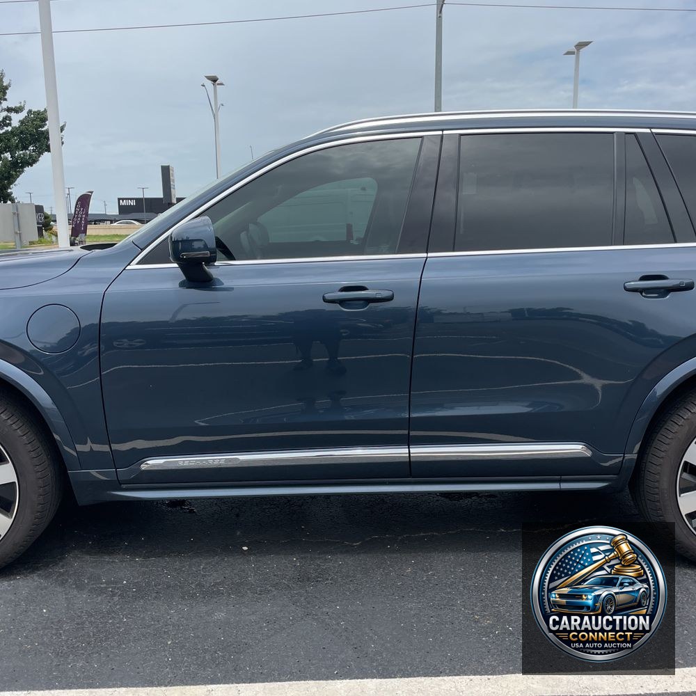 2023 Volvo XC90 T8 - Ultimate