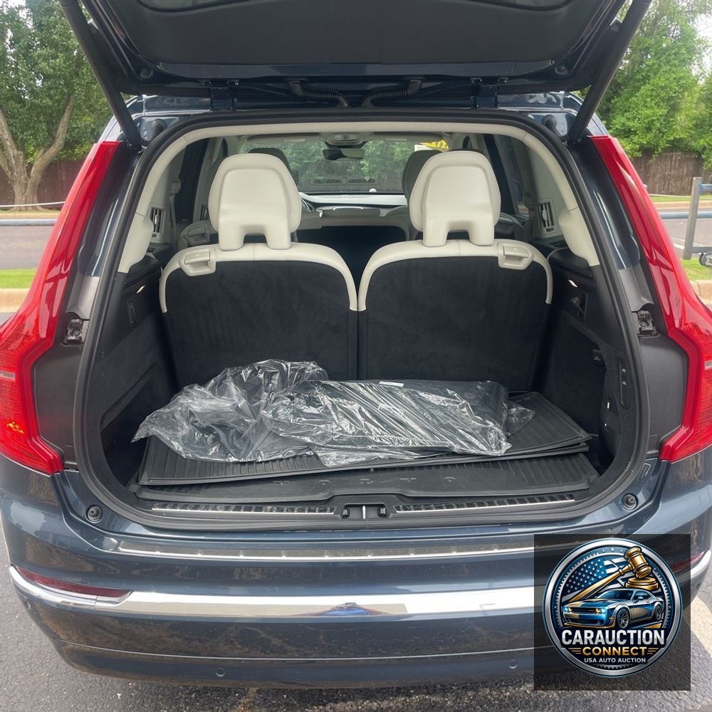 2023 Volvo XC90 T8 - Ultimate