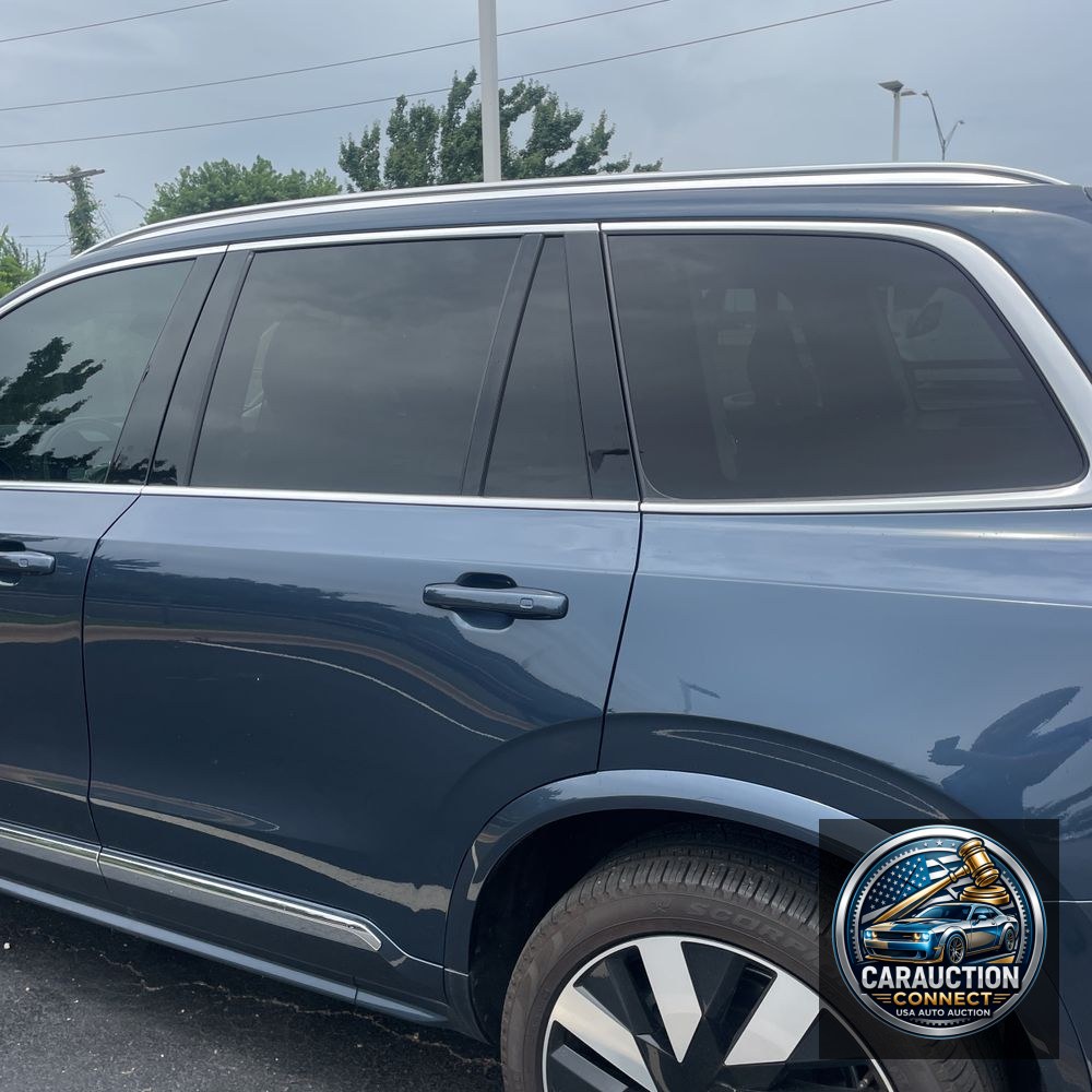 2023 Volvo XC90 T8 - Ultimate