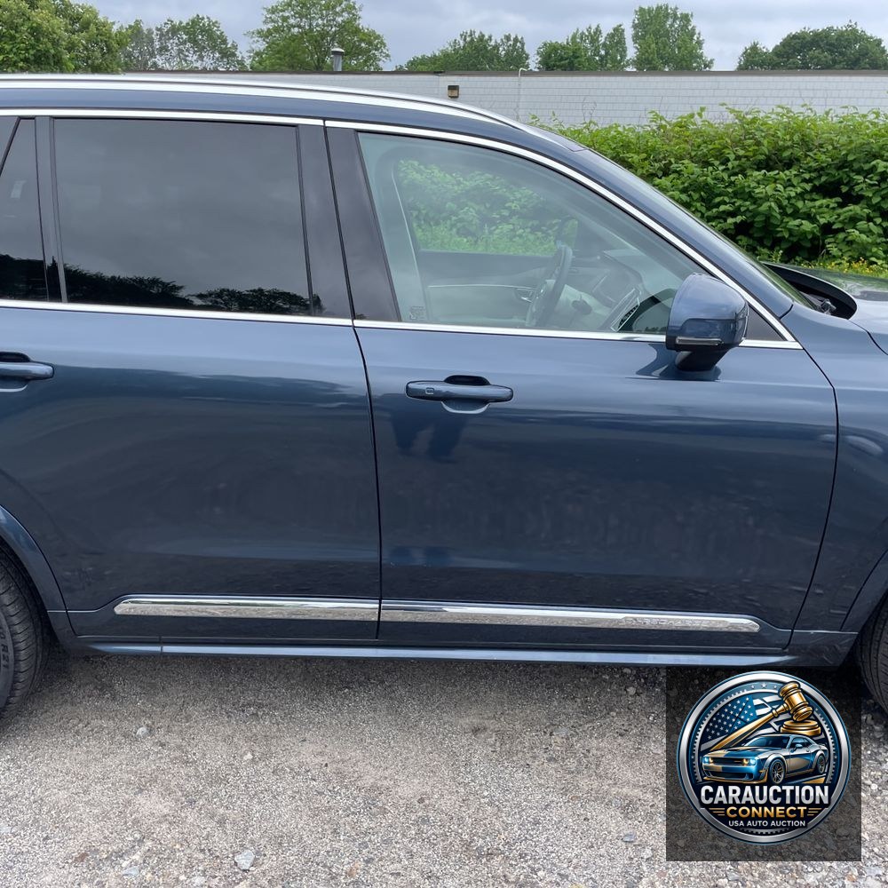 2023 Volvo XC90 T8 - Ultimate