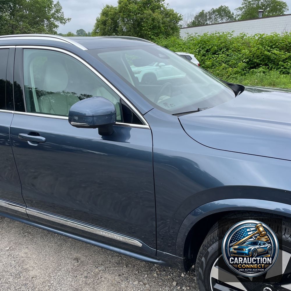 2023 Volvo XC90 T8 - Ultimate