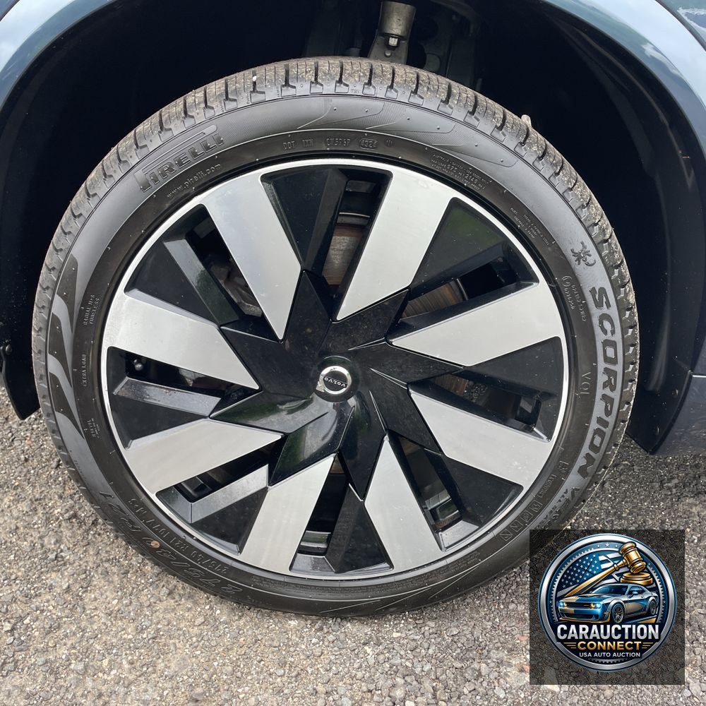 2023 Volvo XC90 T8 - Ultimate