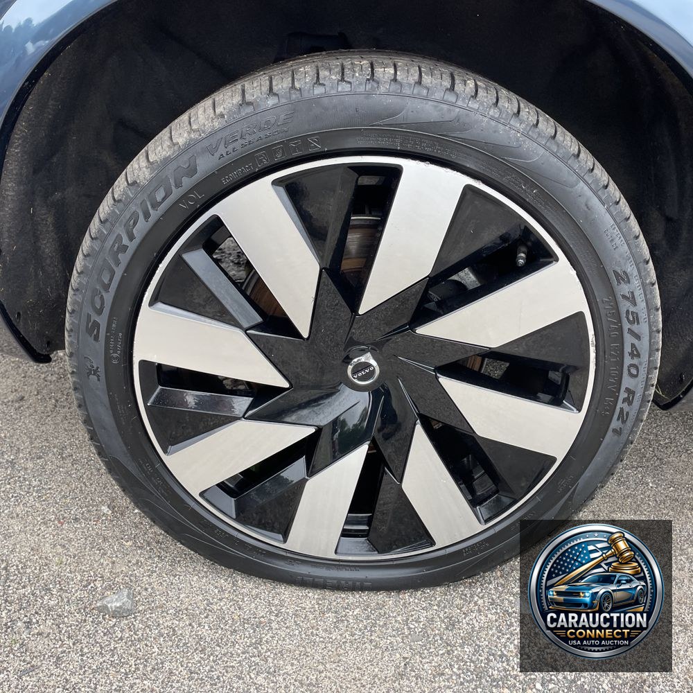 2023 Volvo XC90 T8 - Ultimate