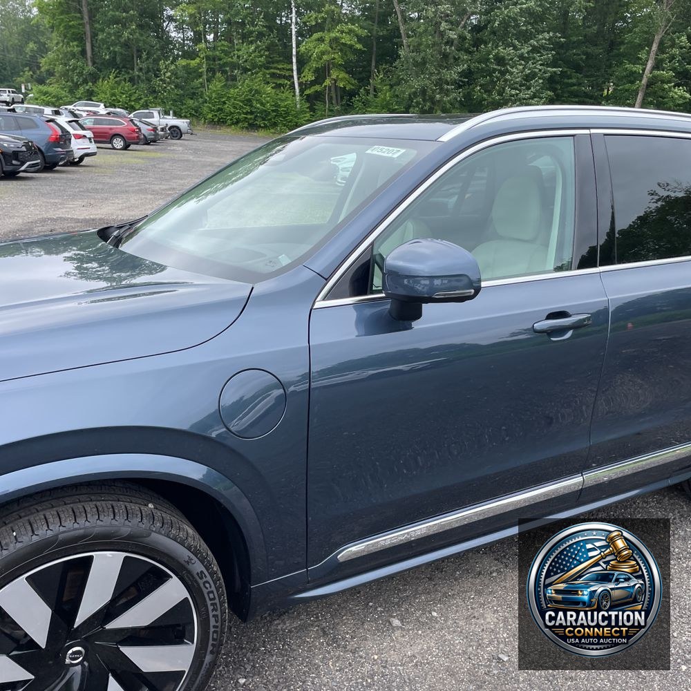 2023 Volvo XC90 T8 - Ultimate