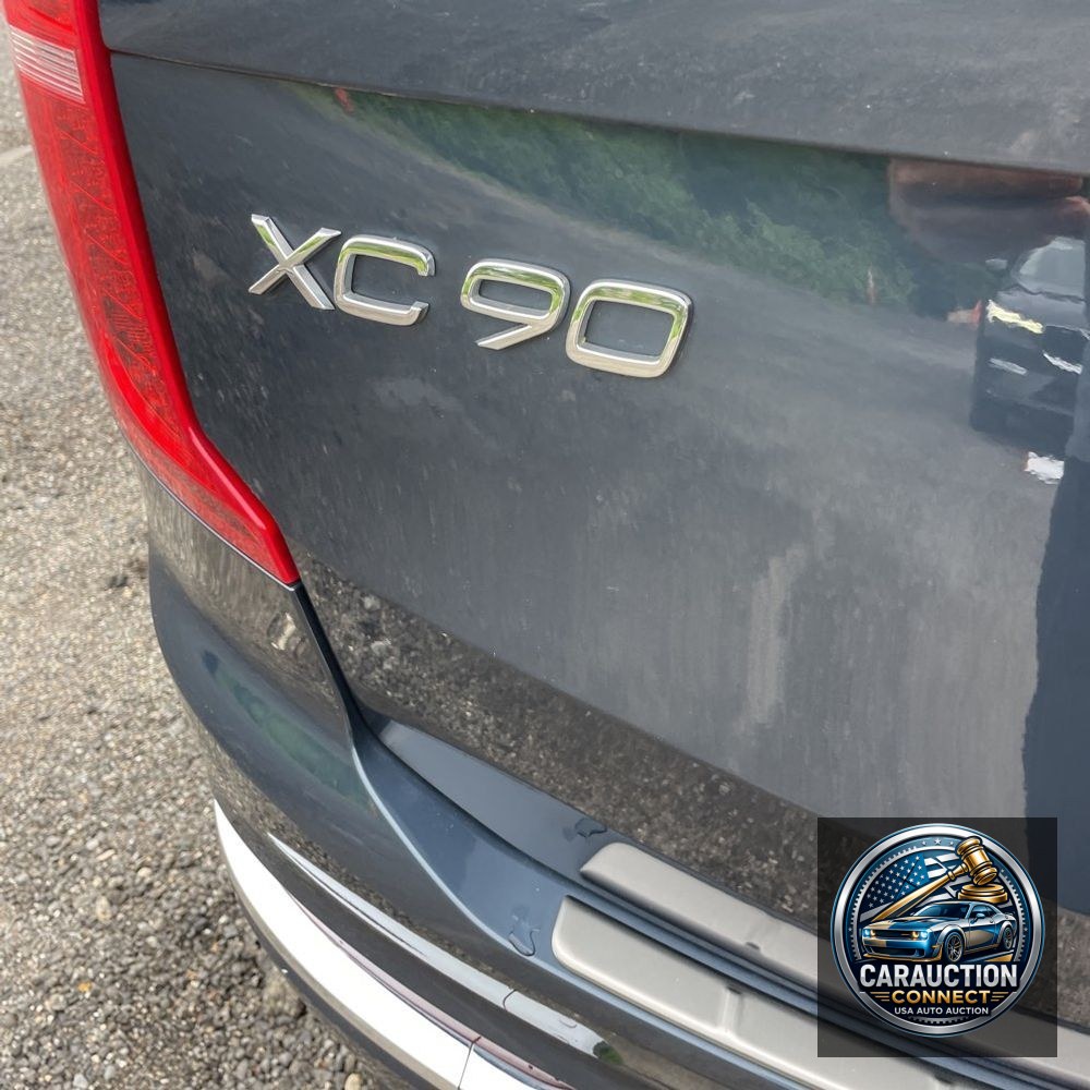 2023 Volvo XC90 T8 - Ultimate