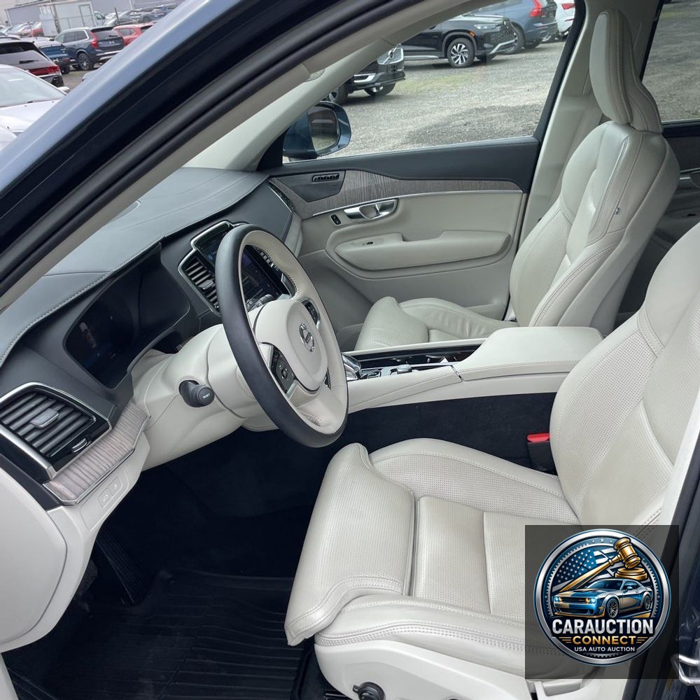 2023 Volvo XC90 T8 - Ultimate