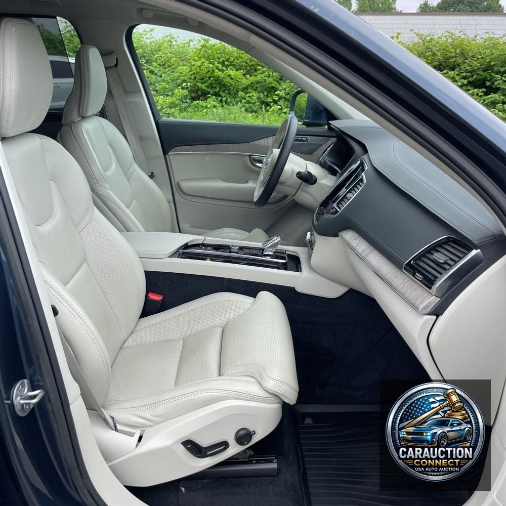 2023 Volvo XC90 T8 - Ultimate