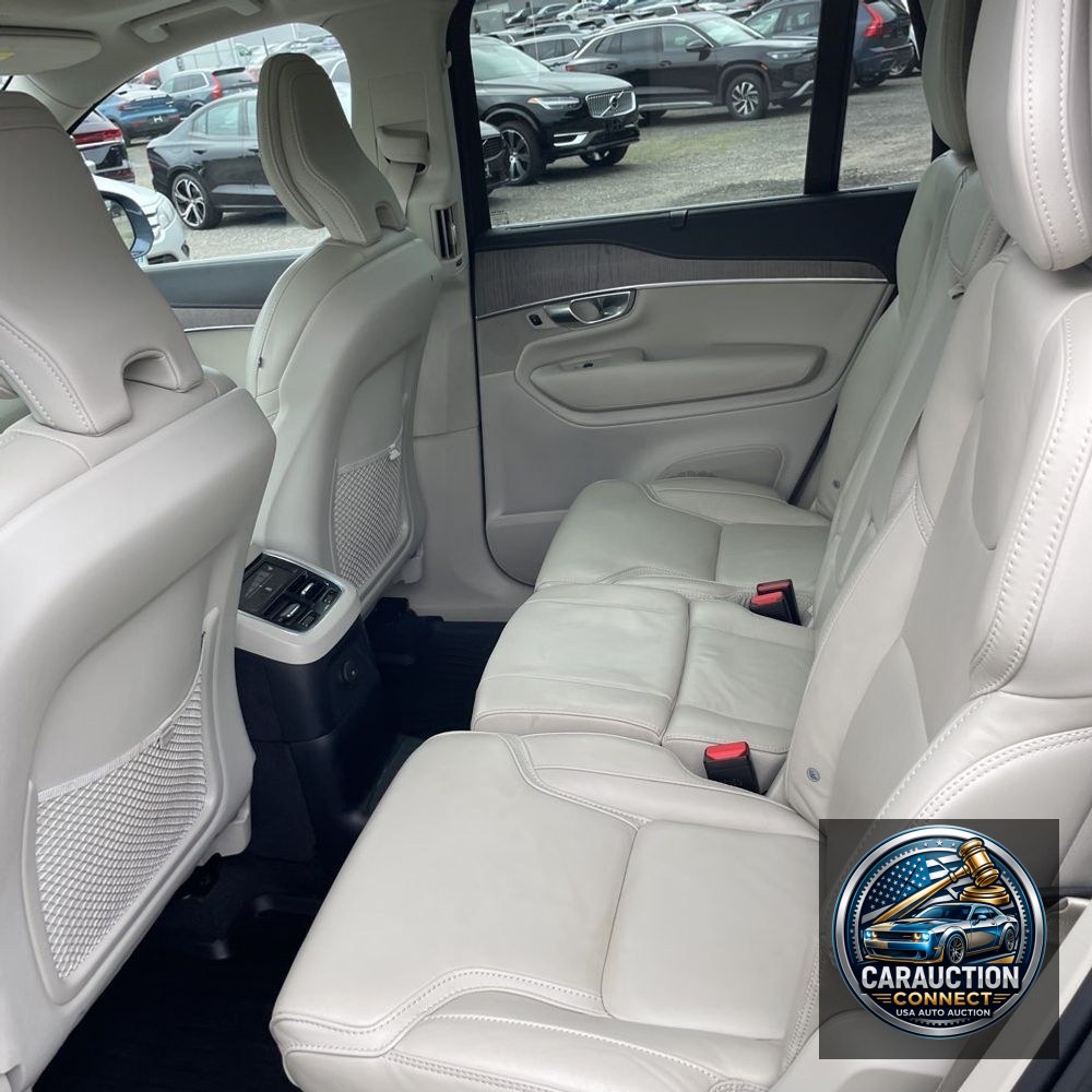 2023 Volvo XC90 T8 - Ultimate