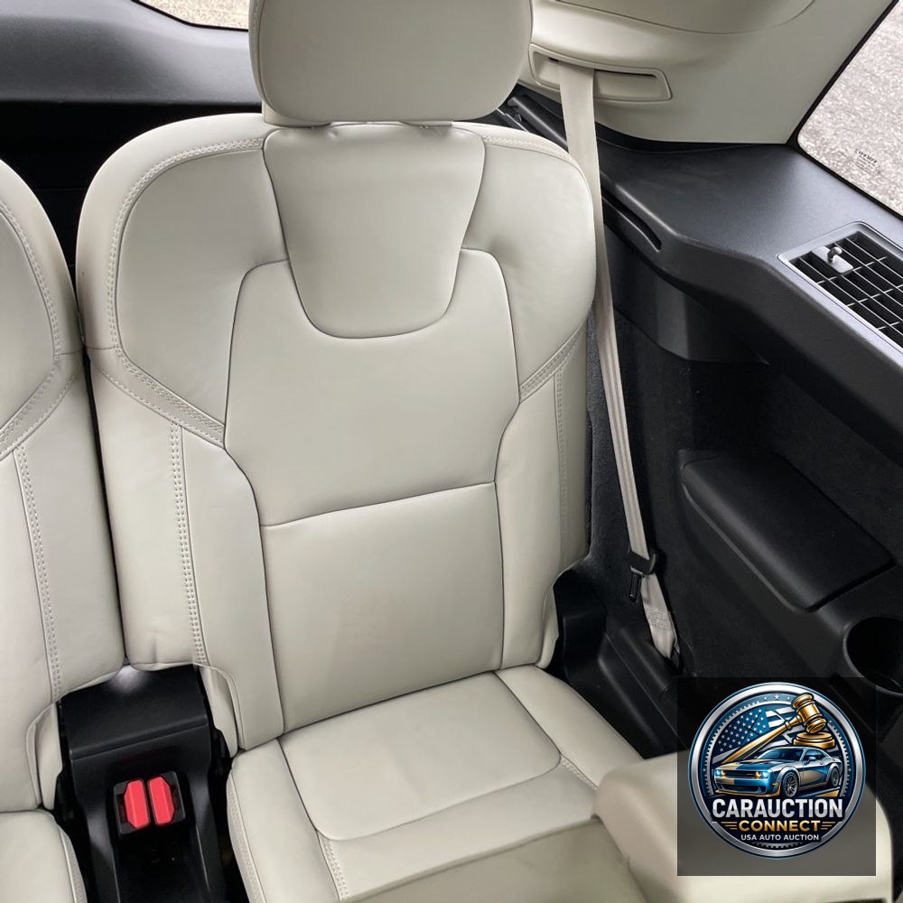 2023 Volvo XC90 T8 - Ultimate