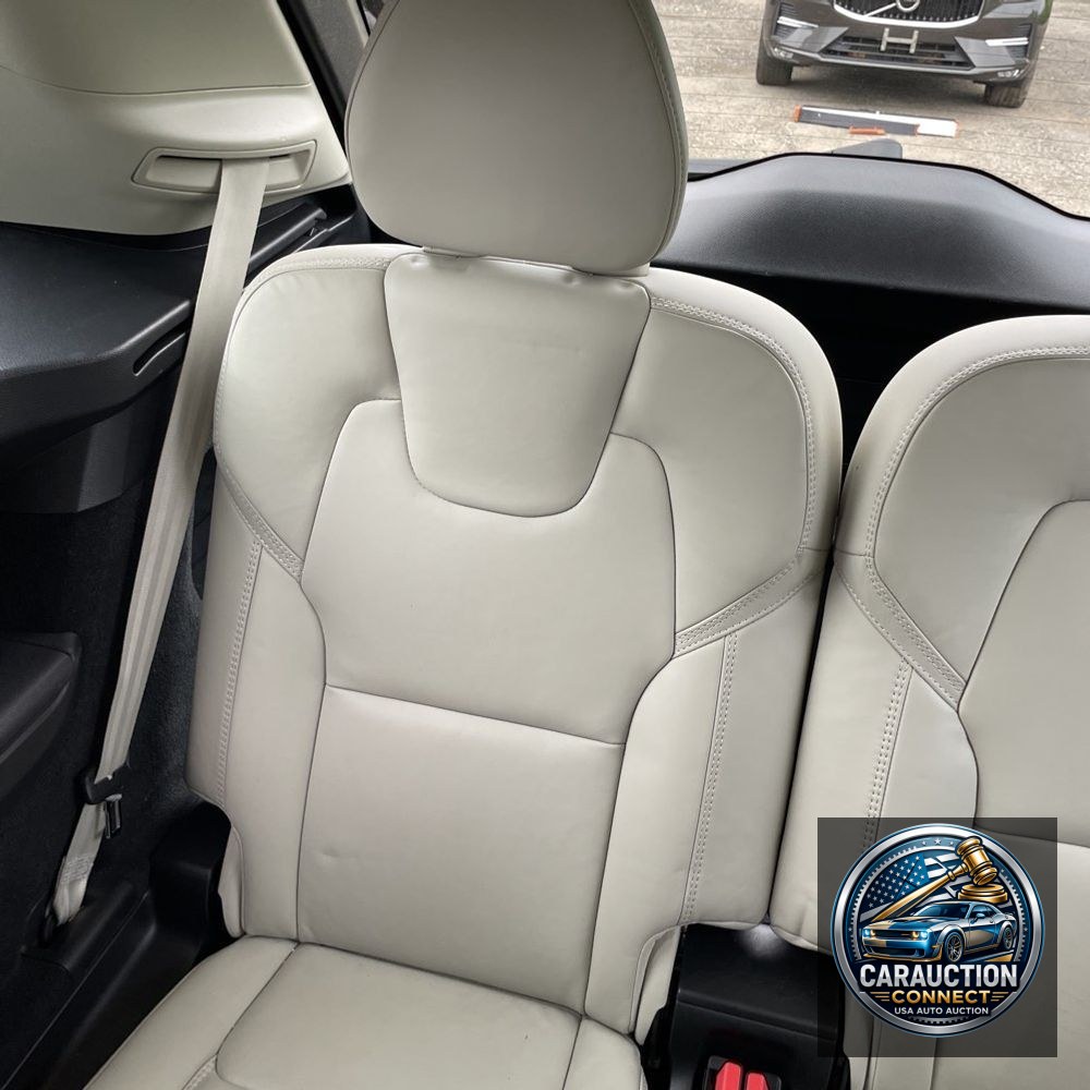 2023 Volvo XC90 T8 - Ultimate