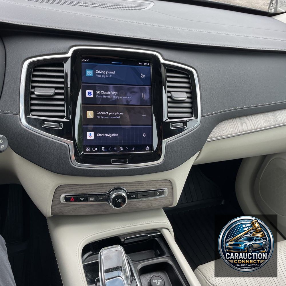 2023 Volvo XC90 T8 - Ultimate