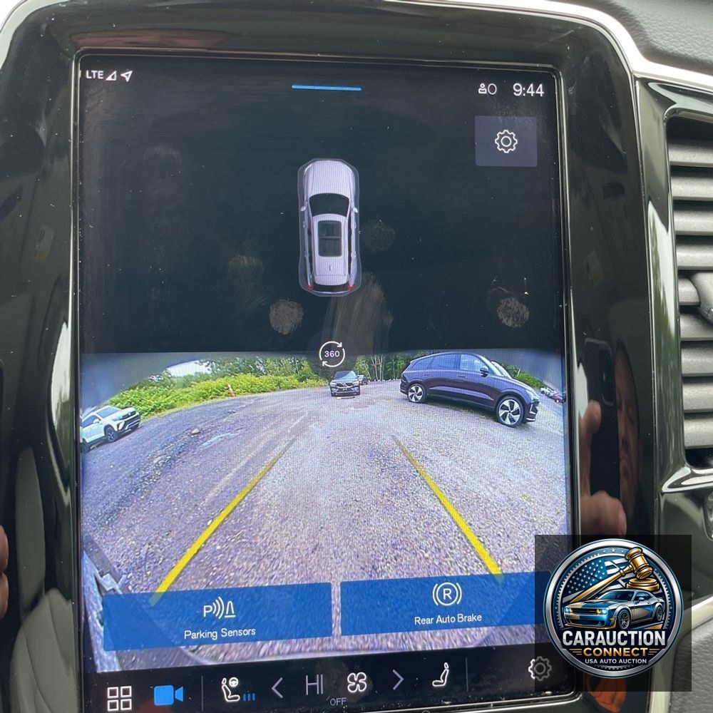 2023 Volvo XC90 T8 - Ultimate