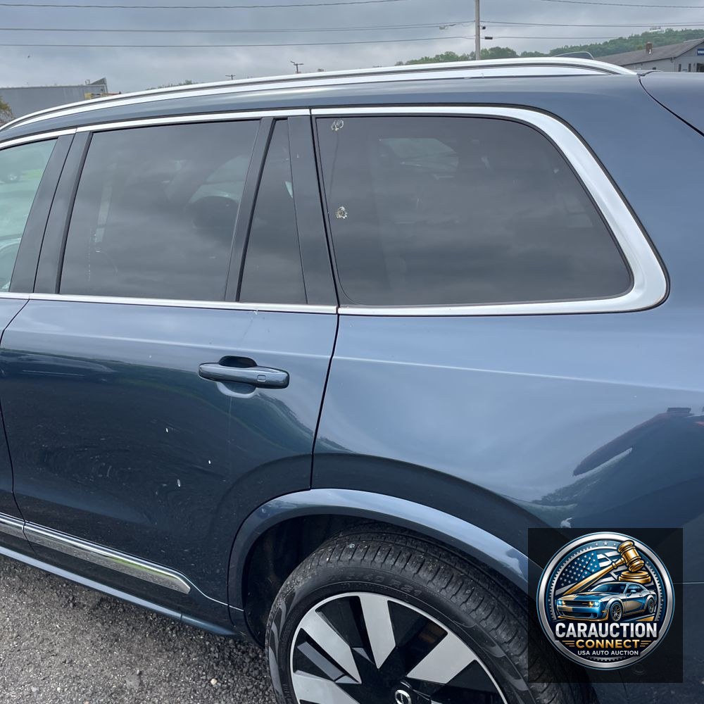 2023 Volvo XC90 T8 - Ultimate