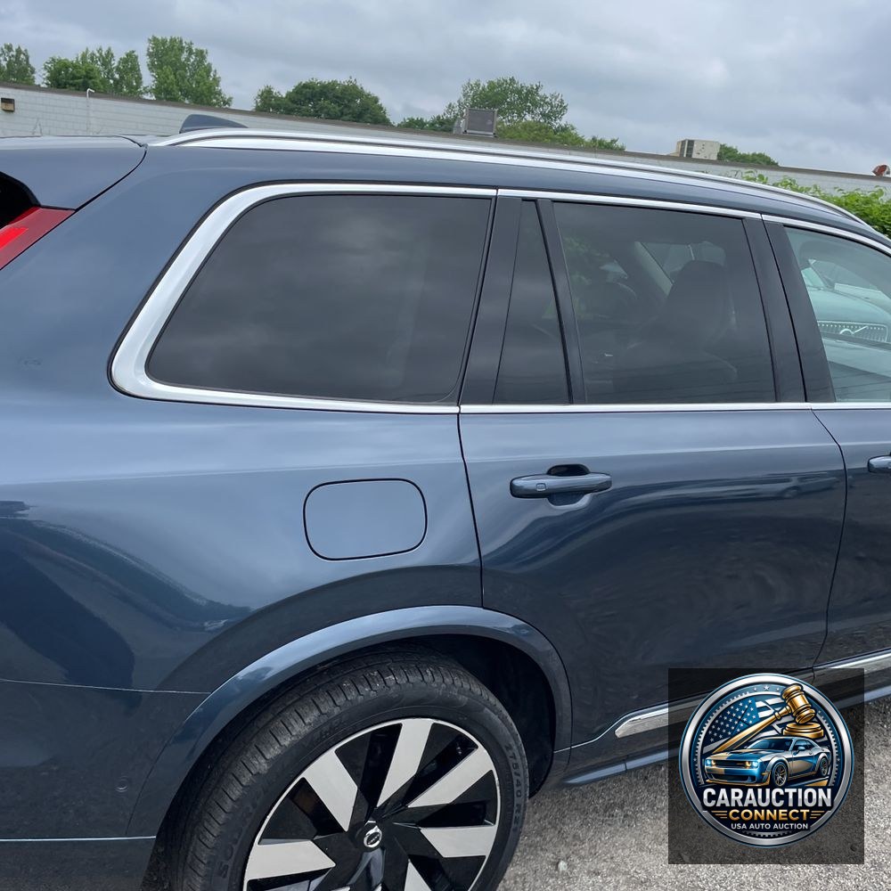 2023 Volvo XC90 T8 - Ultimate