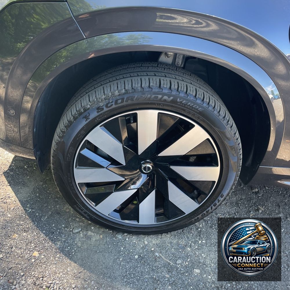 2024 Volvo XC90 T8 - Plus PHEV
