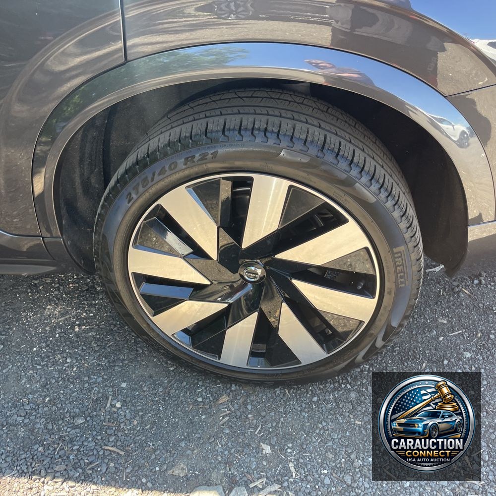 2024 Volvo XC90 T8 - Plus PHEV