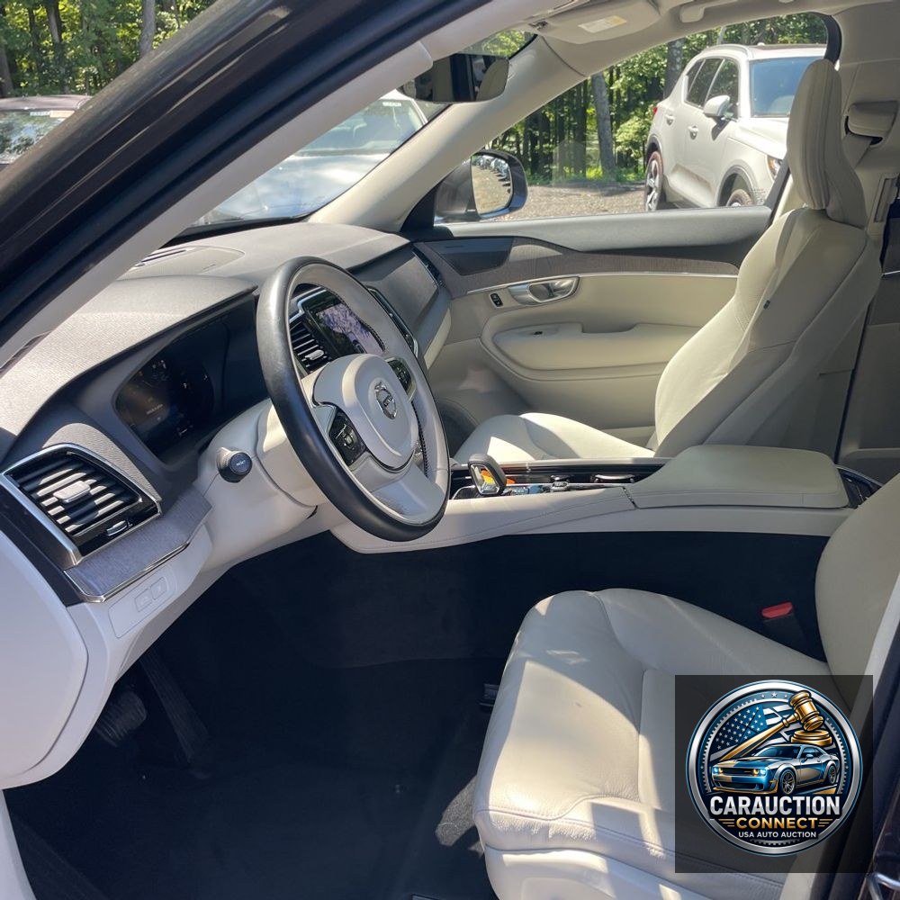 2024 Volvo XC90 T8 - Plus PHEV