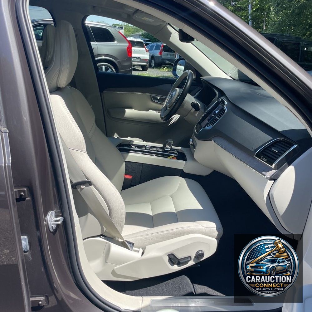 2024 Volvo XC90 T8 - Plus PHEV