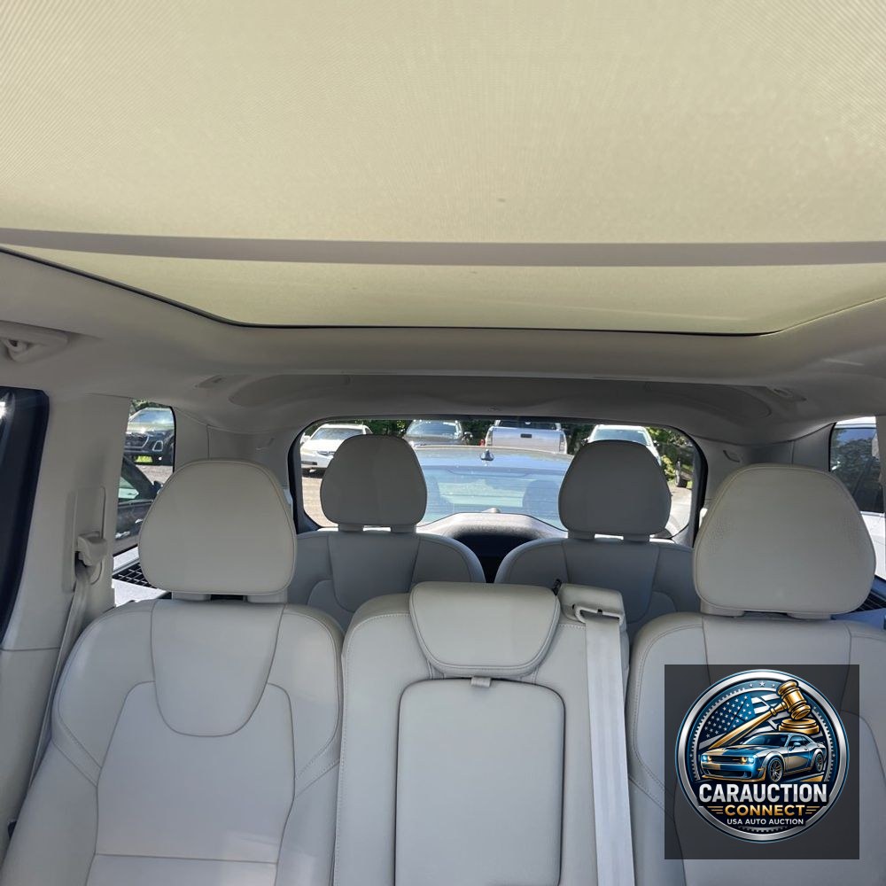 2024 Volvo XC90 T8 - Plus PHEV