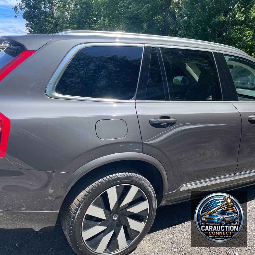 2024 Volvo XC90 T8 - Plus PHEV