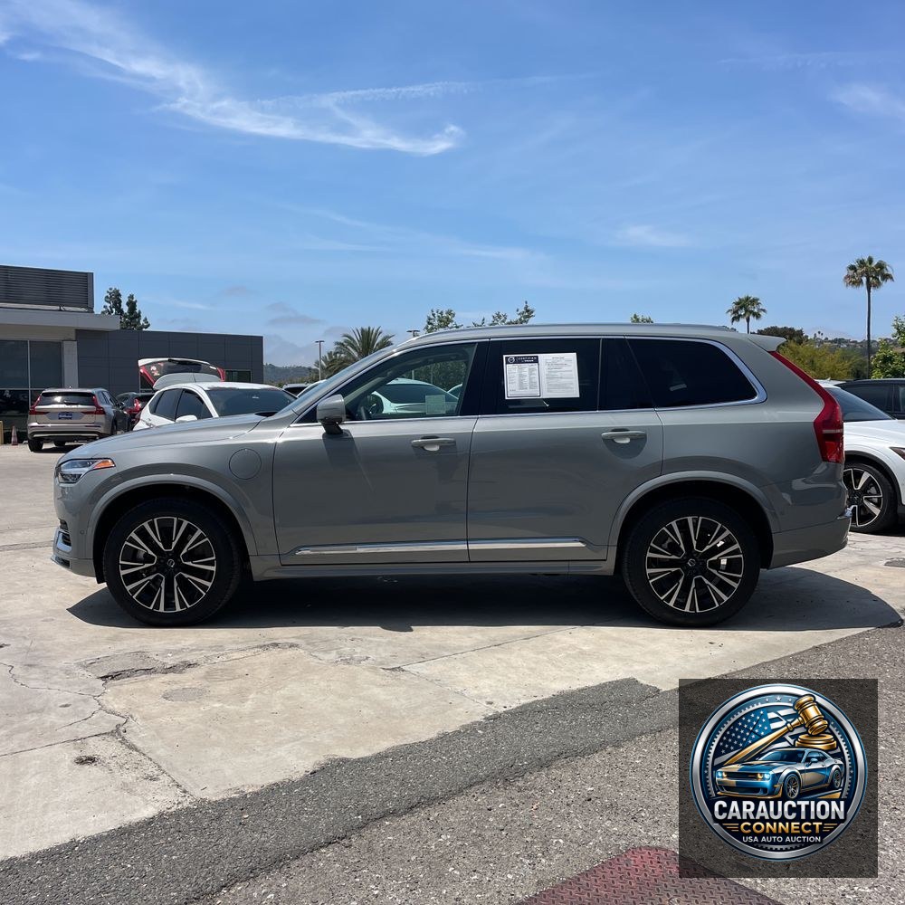 2024 Volvo XC90 T8 - Plus PHEV