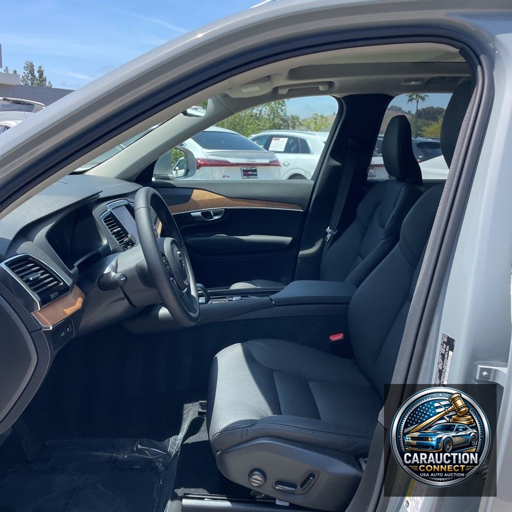 2024 Volvo XC90 T8 - Plus PHEV