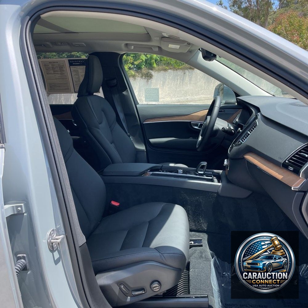 2024 Volvo XC90 T8 - Plus PHEV