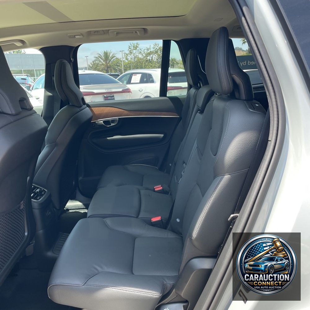 2024 Volvo XC90 T8 - Plus PHEV
