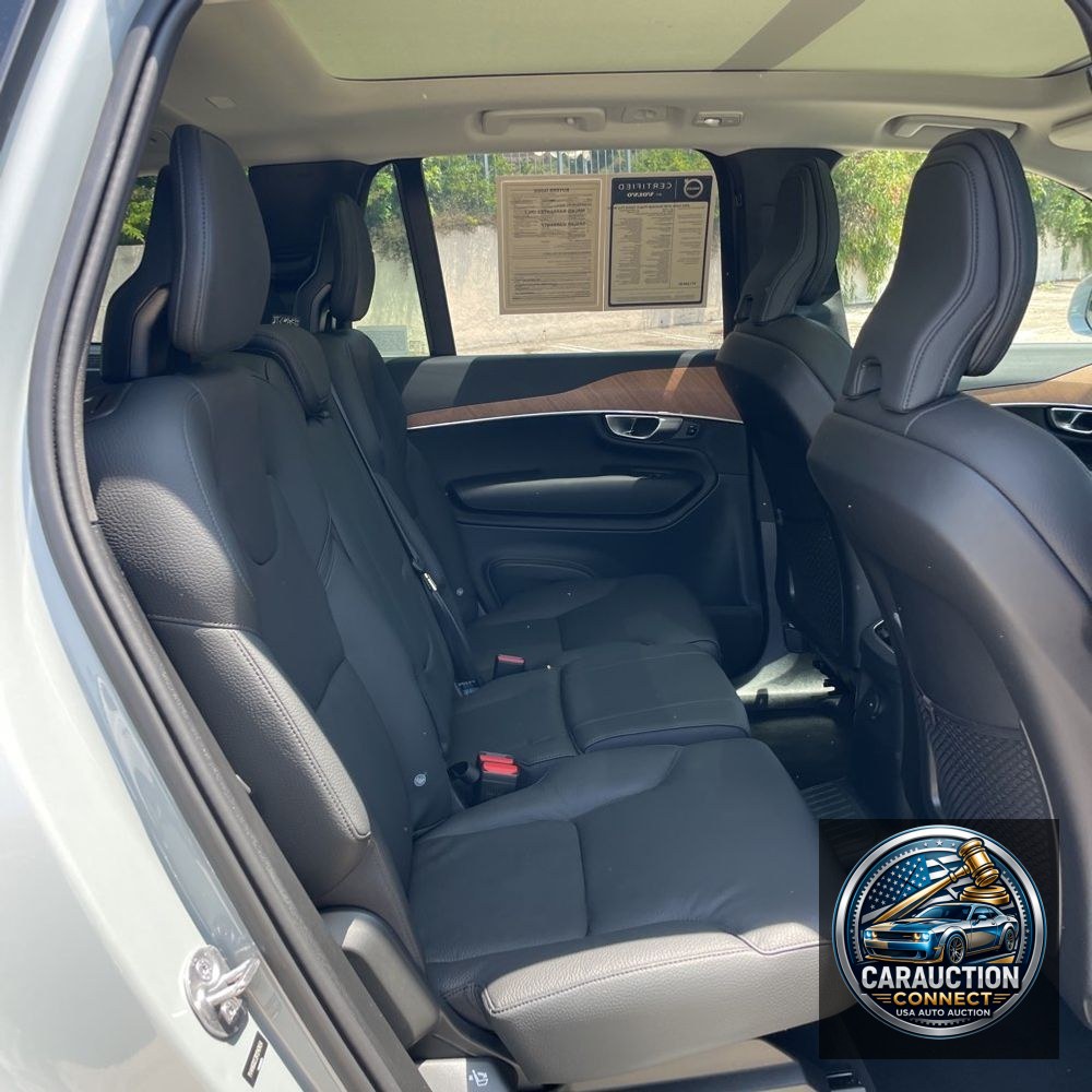 2024 Volvo XC90 T8 - Plus PHEV