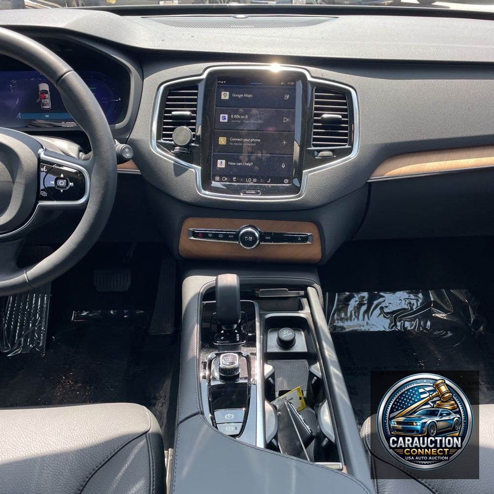 2024 Volvo XC90 T8 - Plus PHEV